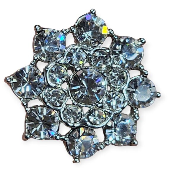 Vintage Style Rhinestone Snowflake Brooch Sparkling Silver Tone Crystal Jewelry - Picture 1 of 3